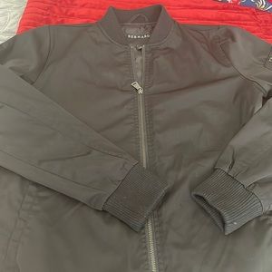 Bernardo men’s black jacket fully lined great detail Looks new